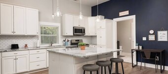 Charming Modern Farm House-5 min from Sport Center