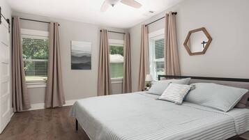 3 slaapkamers, een strijkplank/strijkijzer, wifi, beddengoed