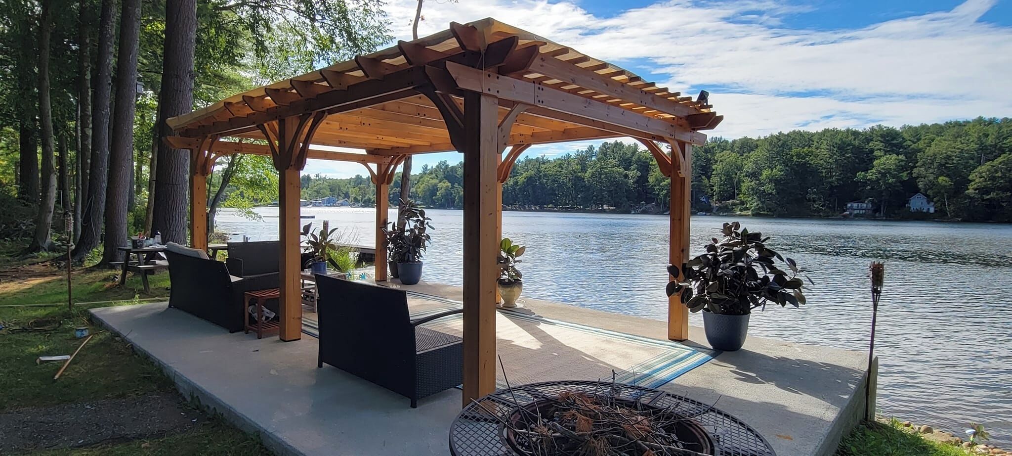 Backyard Pergola area right on the lake