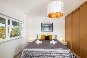 4 bedrooms, in-room safe, iron/ironing board, free WiFi