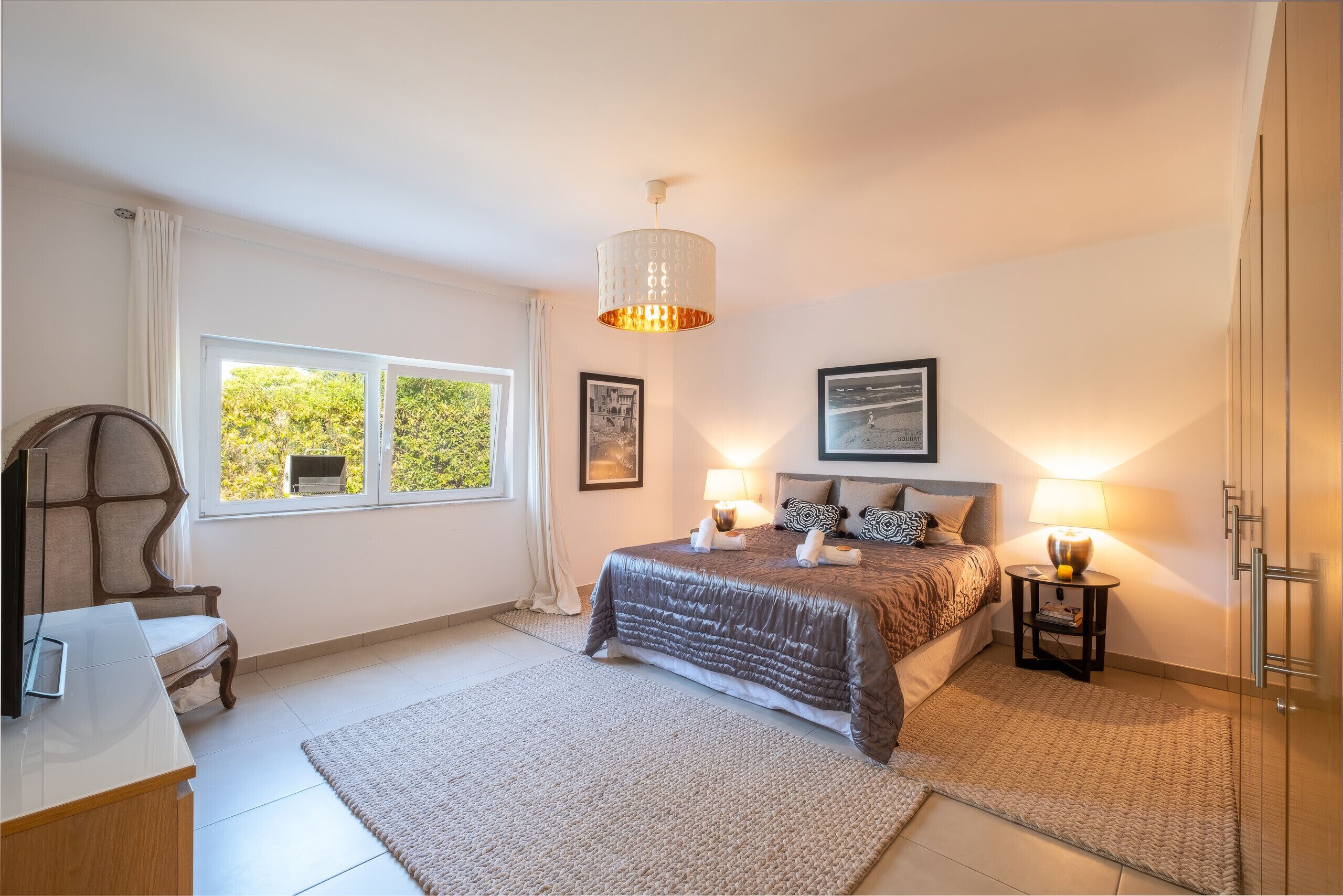 4 bedrooms, in-room safe, iron/ironing board, free WiFi
