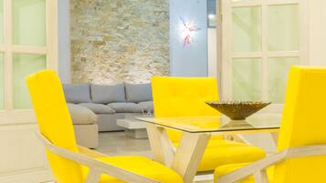 Luxury House | Living room | 45-inch Smart TV with satellite channels, offices