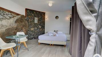 Zimmersafe, Bügeleisen/Bügelbrett, kostenloses WLAN, Bettwäsche