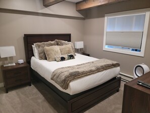 2 habitaciones, tabla de planchar con plancha y cuna de viaje 