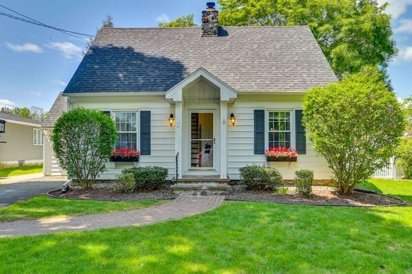 Exterior - BryBears Cottage-Gateway toThe Adirondacks (Gloversville)