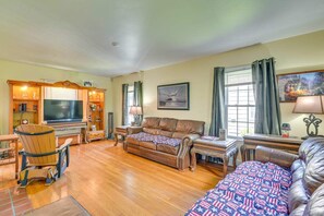 Smart TV, books, offices, computer monitors - BryBears Cottage-Gateway toThe Adirondacks (Gloversville)