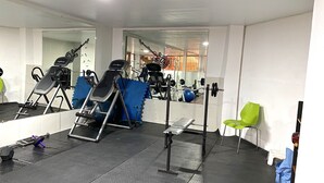 A gym with exercise equipment, a mirror, and a blue chair. - Large Private 3 BDR apartment in downtown Quito (Quito)