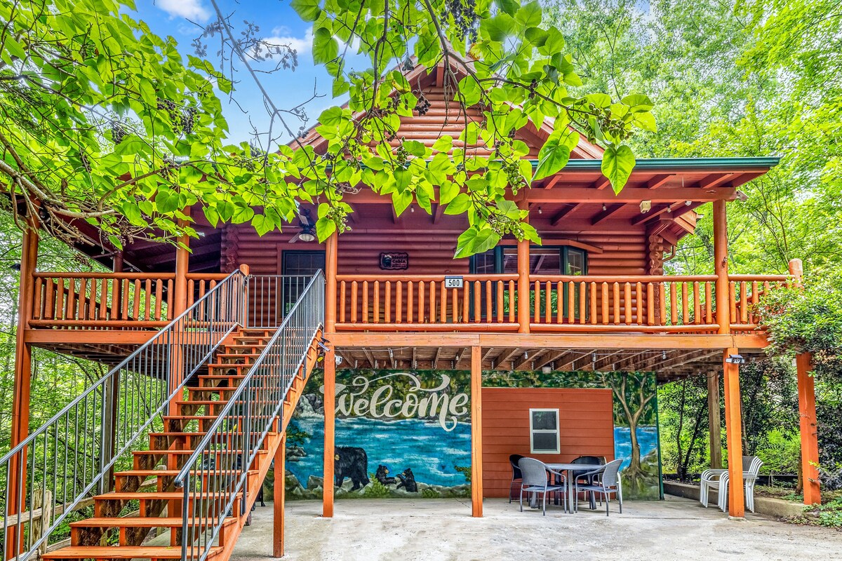 🌟Spacious 7BR Modern Rustic Log Cabin Retreat 🌟 Hot Tub 🛀 Arcade Room 🎮