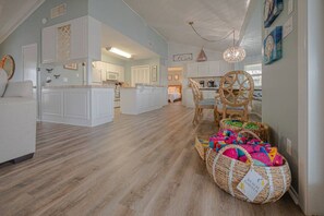 5 bedrooms, WiFi, bed sheets - The Salty Pelican Canal Front Home in Key Allegro (Rockport)