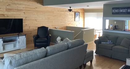 3 bedroom four season condo one mile from Sugarbush