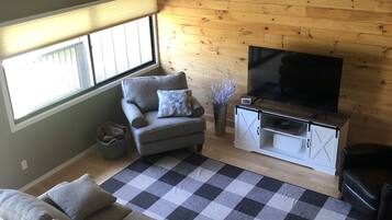 TV connectée, cheminée, écrans d'ordinateur, imprimantes