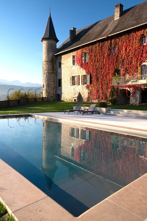 Outdoor pool, a heated pool - Relax in classic French luxury at the base of the Alps (Saint-Jean-de-la-Porte)