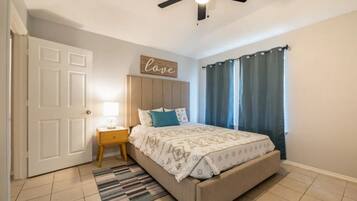2 slaapkamers, een strijkplank/strijkijzer, gratis wifi, beddengoed