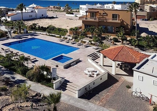 Casa Diamante ~ Stunning Beach House ~ Pool Access