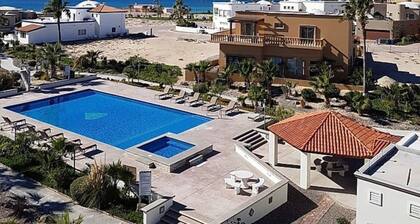 Casa Diamante ~ Stunning Beach House ~ Pool Access