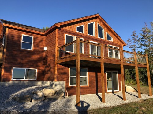 Ski Retreat with scenic mountian and river views 