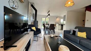 Télévision, cheminée