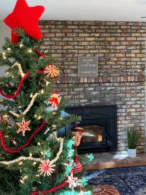 Interior - Elden House - Spacious Mountain Getaway for Families and Groups (Flagstaff)