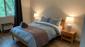 5 bedrooms, desk, iron/ironing board, travel cot