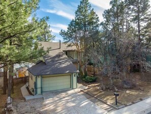 Exterior - Elden House - Spacious Mountain Getaway for Families and Groups (Flagstaff)
