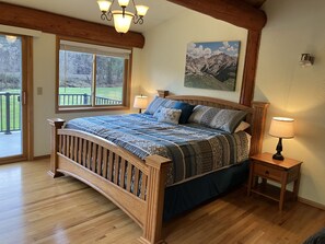 6 bedrooms, travel cot, free WiFi, bed sheets