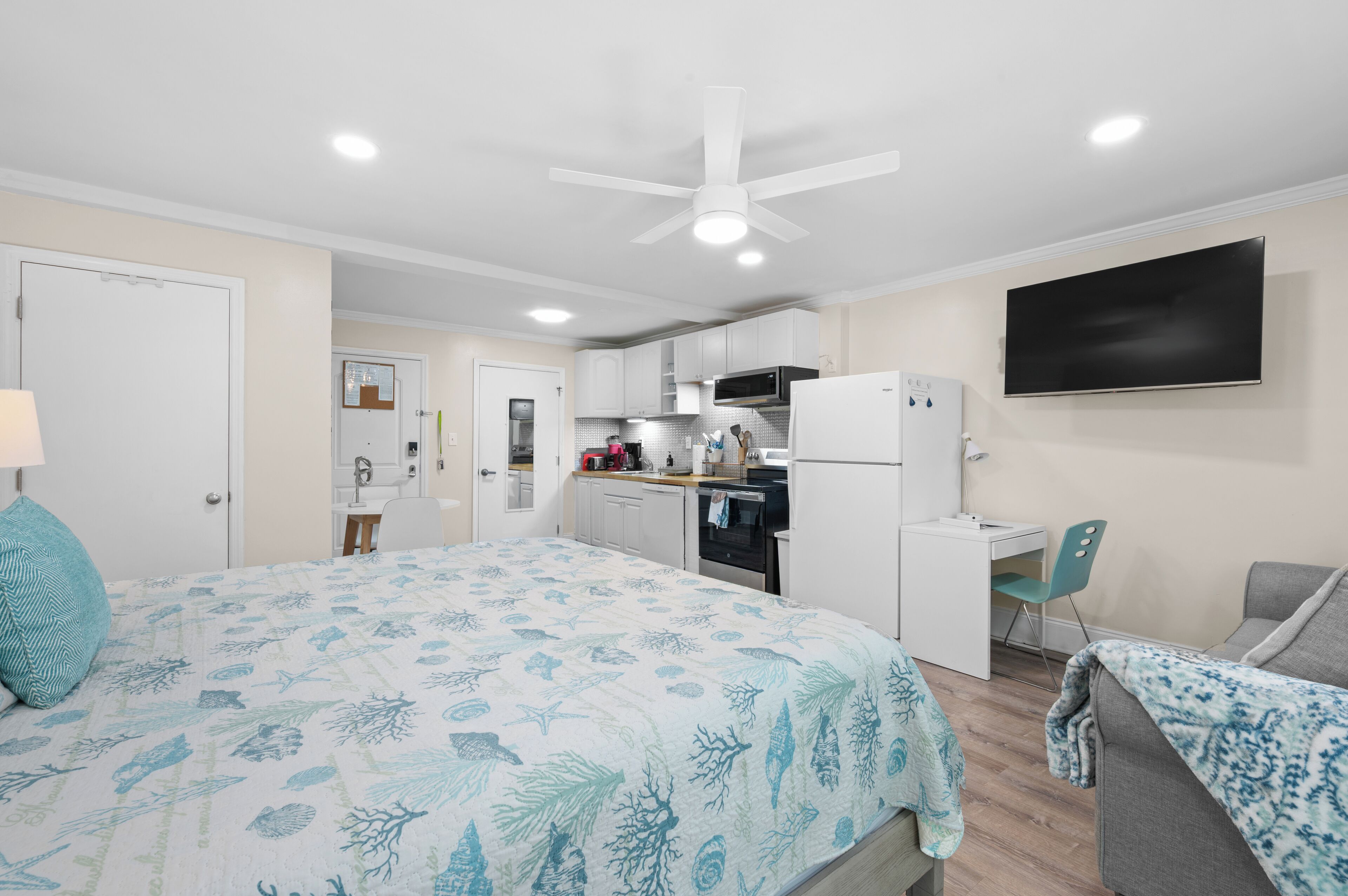 1 habitación, tabla de planchar con plancha, wifi gratis y ropa de cama 