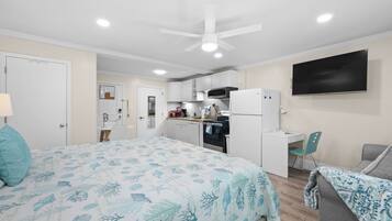 1 habitación, tabla de planchar con plancha, wifi gratis y ropa de cama
