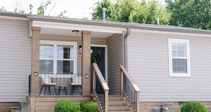 Cozy cottage, just a short walk to UofA