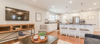 Cozy cottage, just a short walk to UofA