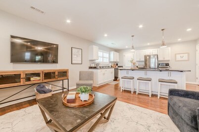 Cozy cottage, just a short walk to UofA