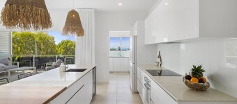 Sun Crest - amazing ocean views, walk to beach and vibrant village of Woolgoogla