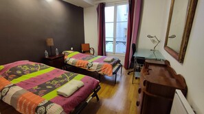 3 slaapkamers, een strijkplank/strijkijzer, gratis wifi, beddengoed