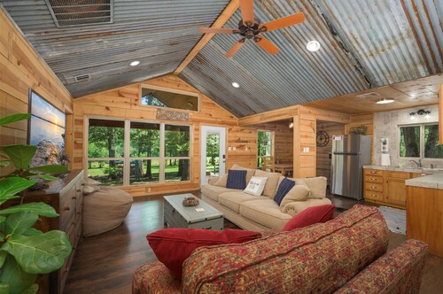 Riverside Cabin | Kayaks | Mountains | Stargazing