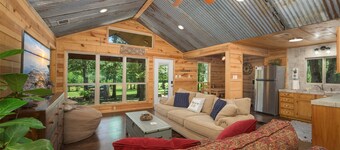 Riverside Cabin | Kayaks | Mountains | Stargazing