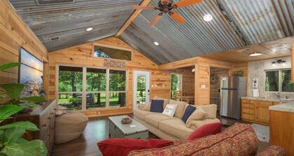 Riverside Cabin | Kayaks | Mountains | Stargazing