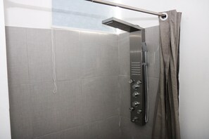 Deluxe Studio Suite | Bathroom - Mavs Boutique Hotel (Ponce)