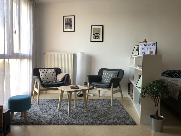 Interior - Woézon Na Mi (Lyon)