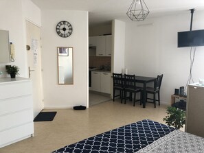 Interior - Woézon Na Mi (Lyon)