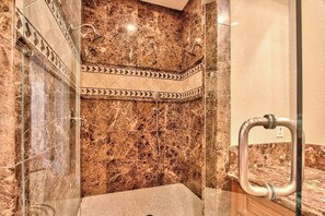 Duschwanne, Whirlpool, Haartrockner, Bidet