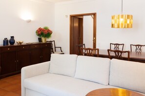 TV - VIVA Casa da Vila @ Porto Beach Side-Families & Friends (Porto)