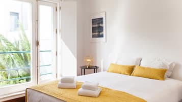 3 habitaciones, tabla de planchar con plancha, internet y ropa de cama