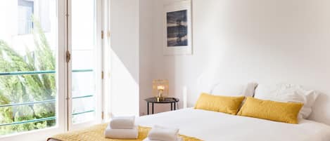 3 slaapkamers, een strijkplank/strijkijzer, internet, beddengoed