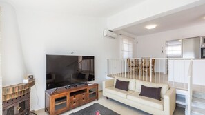 TV, fireplace