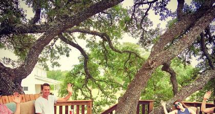THE JACK: A Beautiful Treehouse Suite overlooking the Texas Hill Country