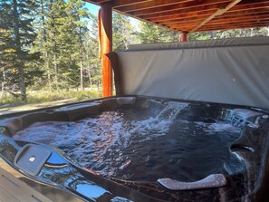 Outdoor spa tub - Beautiful Terry Peak Cabin, WiFi, hot tub. game room (Lead)