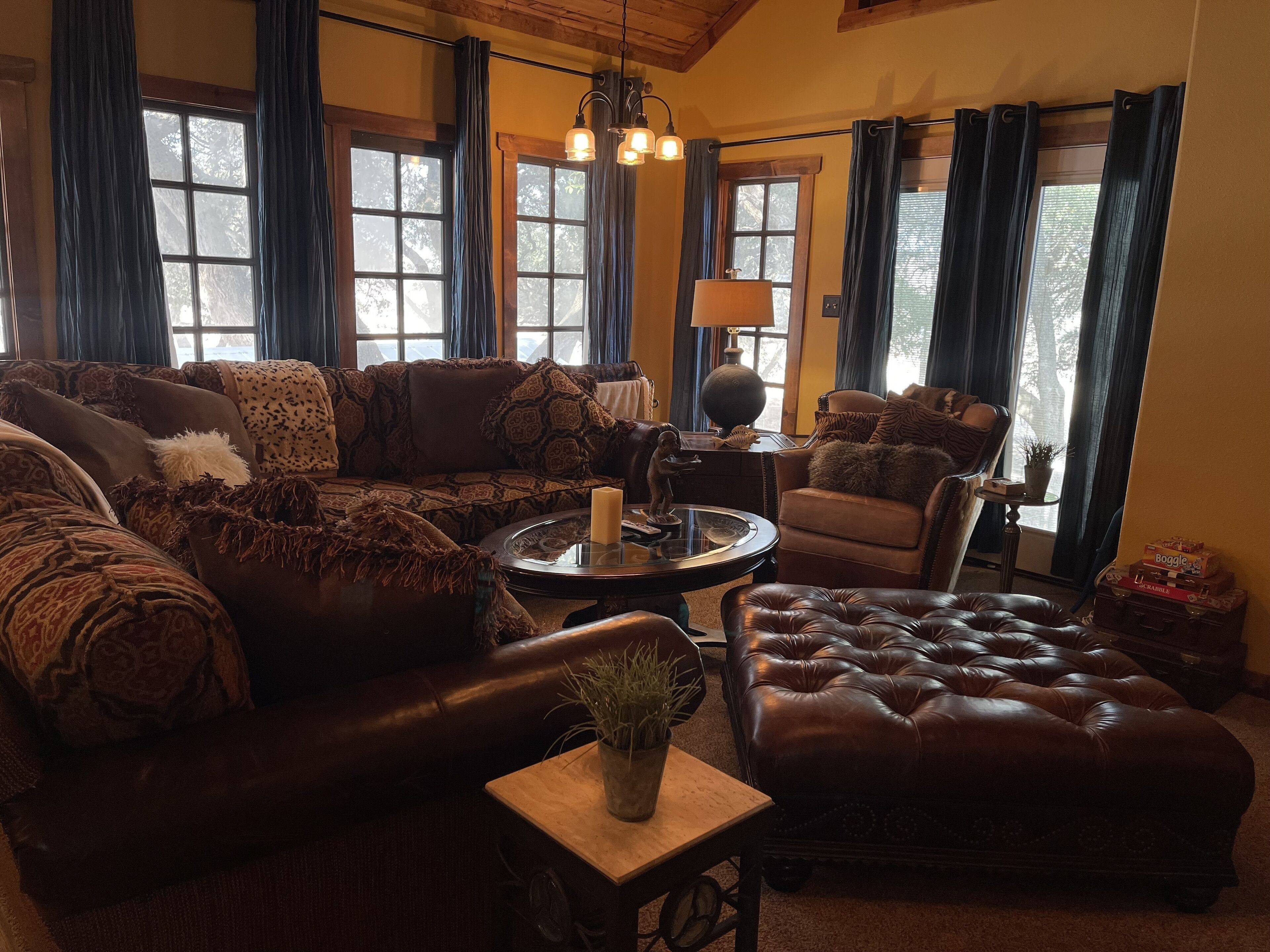 Smart TV, fireplace, DVD player