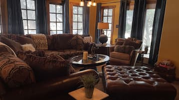 Smart TV, fireplace, DVD player