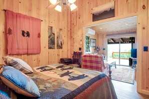 3 bedrooms, iron/ironing board, WiFi, bed sheets - Breathtaking Sunrises at Dancing Bears on Dawnview in Lake Community  (West Jefferson)