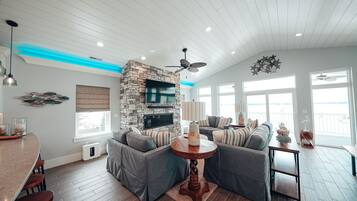 Smart TV, fireplace, books, stereo