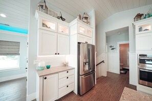 Fridge, microwave, oven, stovetop - NEW--The Aruba House at Indian Lake (Lakeview)